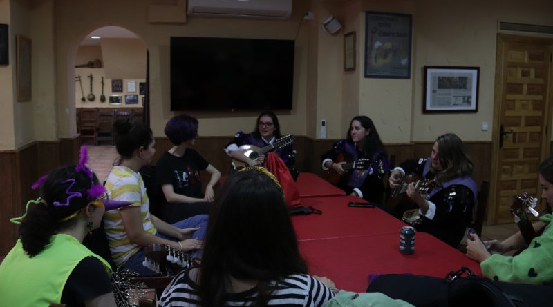 Las voces de la tradición: La Tuna Universitaria Complutense de Madrid, una hermandad femenina que desafía todos los cánones