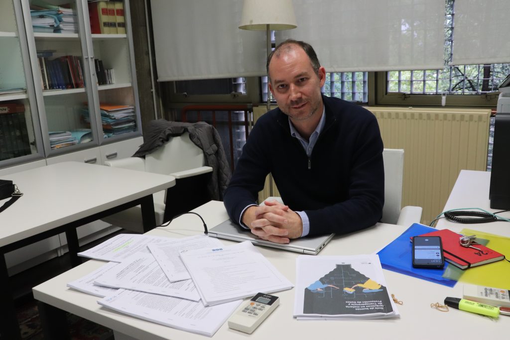 El secretario de la Facultad de Ciencias de la Información