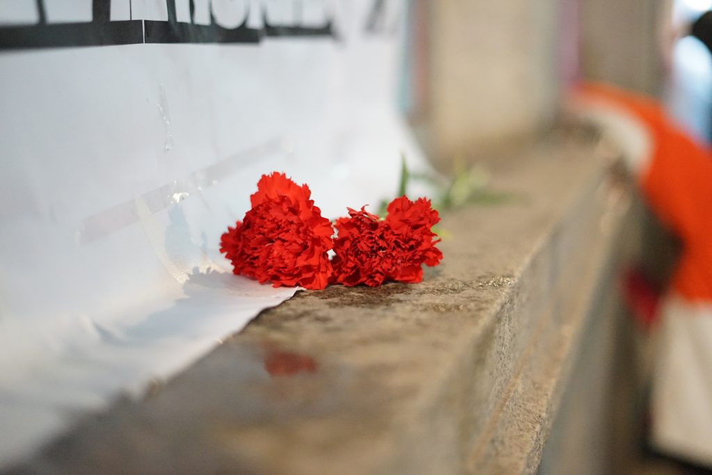 Flores, tributo, matanza de Atocha