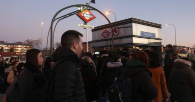 Entrada a la estación de metro de Cuatro Vientos el 15 de enero