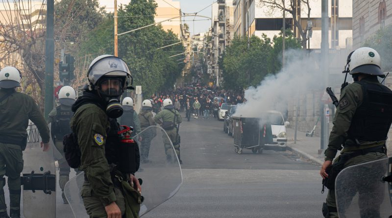 Agentes antidisturbios en la manifestación de Atenas