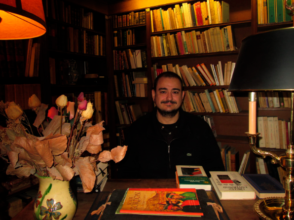 Miguel Miranda Barrientos, tercera generación al frente de una librería especializada en obras antiguas y agotadas