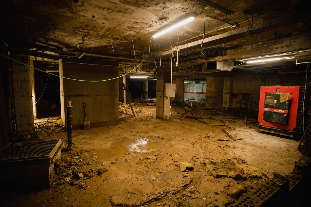 Estado de un garaje en Paiporta, el 29 de enero | Foto: Pedro Pascual