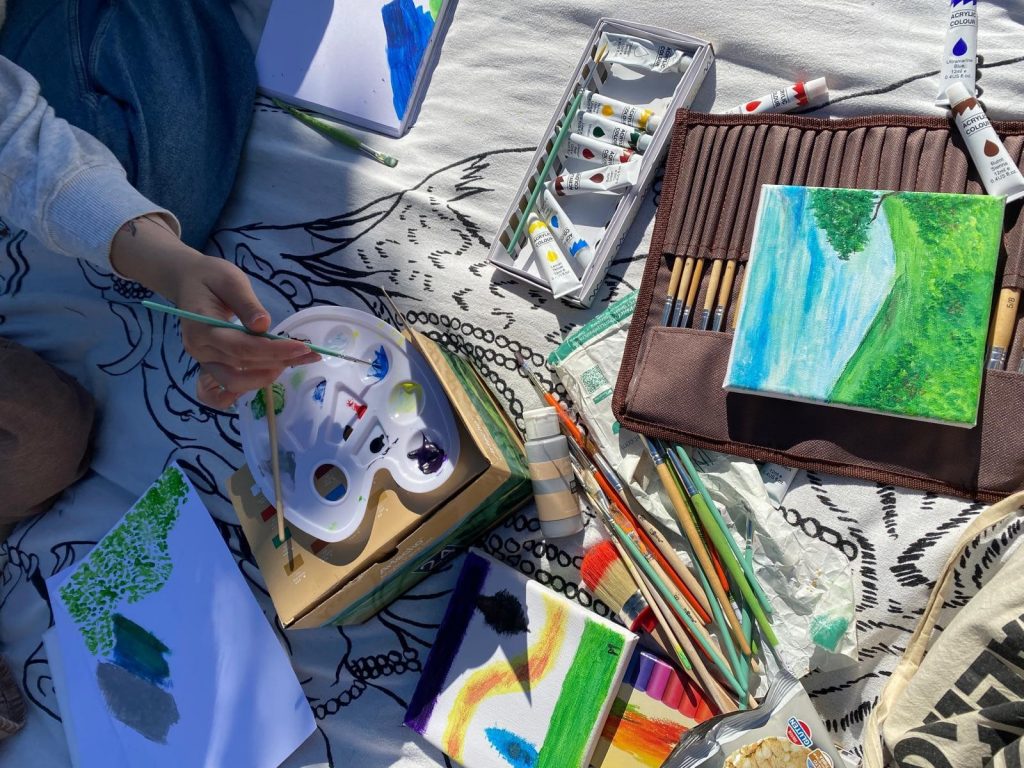 Ari, dibujando en el Parque del Oeste | Fotografía: María Alamillo