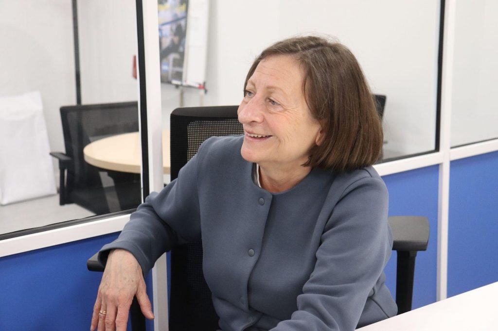 Ángeles Afuera en el la redacción de Infoactualidad