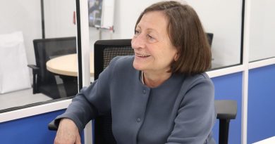 Ángeles Afuera en el la redacción de Infoactualidad