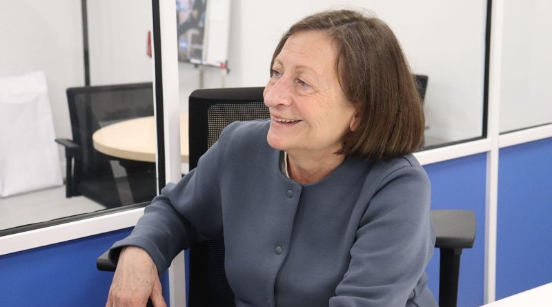 Ángeles Afuera en el la redacción de Infoactualidad