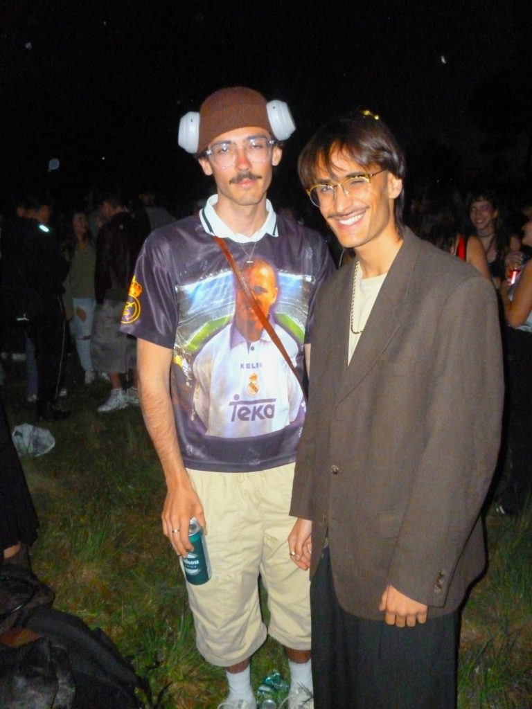 “En mi abuelo” / “En la dulzura de un beso”
