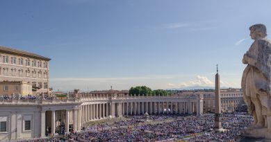 Miles de personas asisten a la segunda misa Novendial por el Santo Padre papa Francisco, el 27 de abril de 2025 | Foto: Marcos Villaoslada