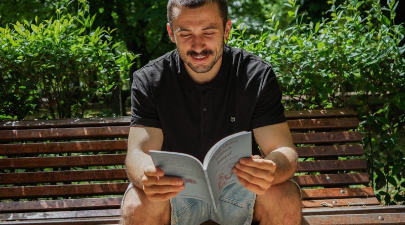 Nicolás Mateos Fruhbeck, ganador del Premio Hiperión 2025: “Uno tiene que escribir de lo que sabe”