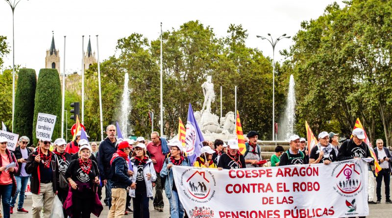 Miles de pensionistas marchan en Madrid exigiendo pensiones dignas