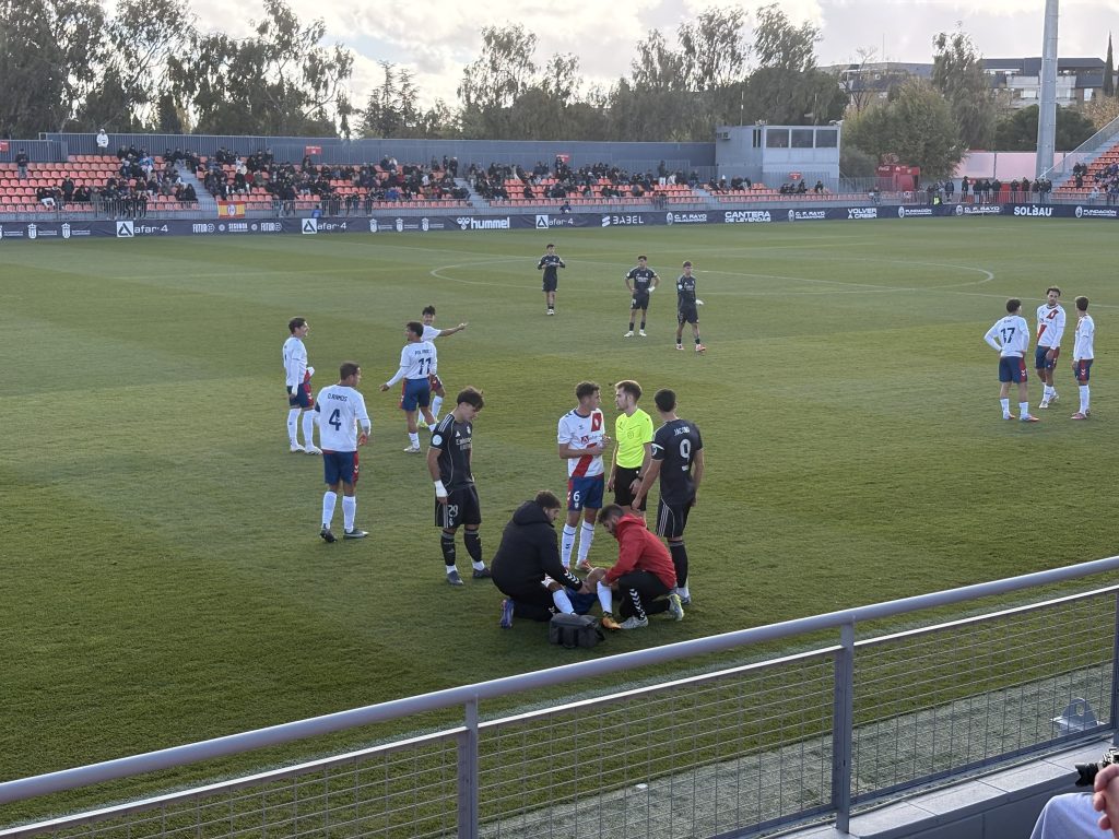 Miguel Acosta se lesionó por un golpe en la rodilla - Foto: José Oliveros