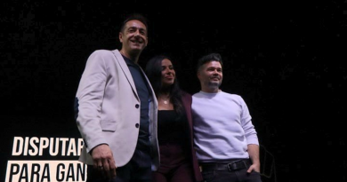 Rufián y Delgado invitan a construir un frente de izquierdas en un acto con un amplio respaldo popular