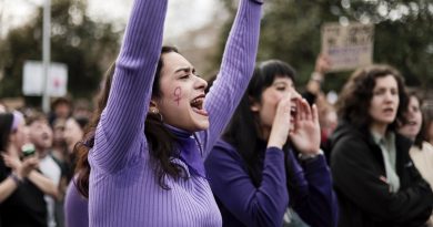 Manifestantes a la altura del Paseo del Prado | Marcos Villaoslada