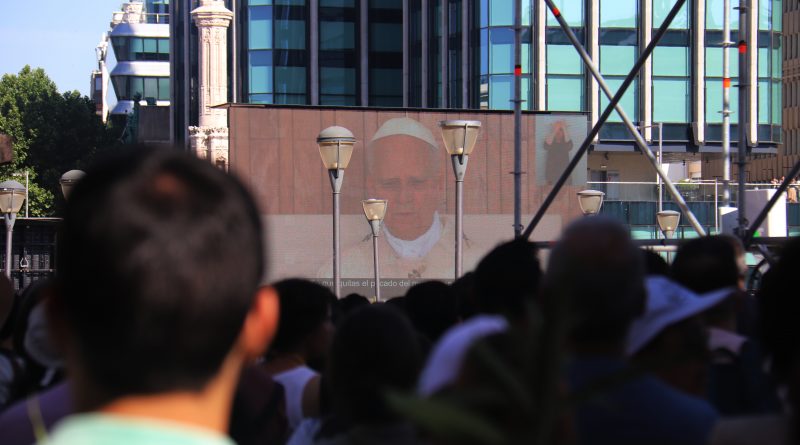 Una marea de fieles abarrotó el centro de Madrid para seguir la misa de León XIV entre el fervor, la diversidad y los retos actuales de la Iglesia